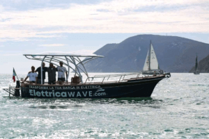 La nostra EW01 che usa impianto fotovoltaico per barche